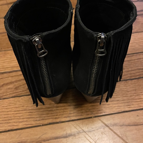 Cathy Jean booties - Picture 2 of 5